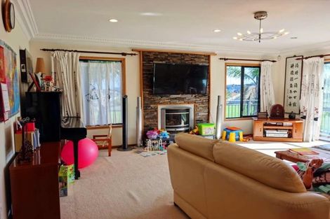 Photo of property in 8 Lough Derg Place, Pinehill, Auckland, 0632