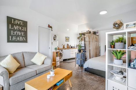 Photo of property in 1/2 Heathcote Road, Castor Bay, Auckland, 0620