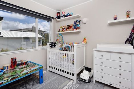 Photo of property in 2/30 Castor Bay Road, Castor Bay, Auckland, 0620