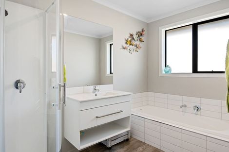 Photo of property in 10 Les Wakefield Road, Mapua, 7005