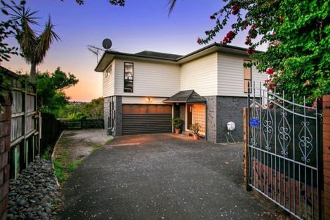 Photo of property in 2/14 Ridge Road, Waiake, Auckland, 0630