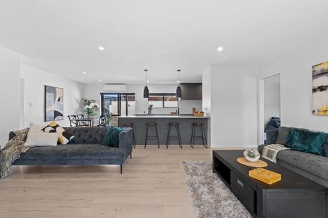 Photo of property in 2/99 Riverside Road, Orewa, 0931
