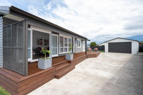 Photo of property in 17 Lipscombe Crescent, Havelock North, 4130