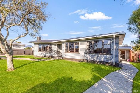 Photo of property in 13 Mako Mako Road, Levin, 5510