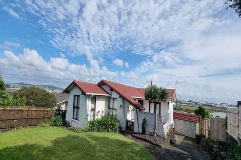 Photo of property in 28 Ellesmere Crescent, Pakuranga Heights, Auckland, 2010