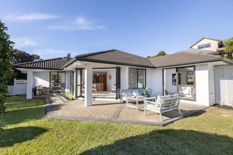 Photo of property in 72 Blue Heron Rise, Stanmore Bay, Whangaparaoa, 0932