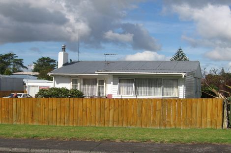 Photo of property in 5 Enderby Drive, Te Atatu Peninsula, Auckland, 0610