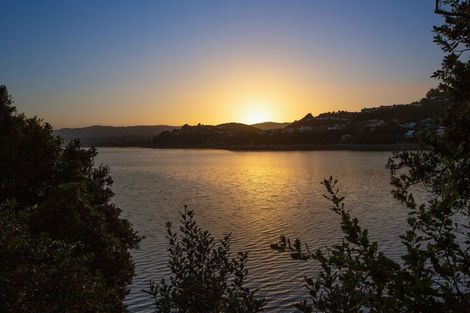 Photo of property in 40 Seaview Road, Paremata, Porirua, 5024