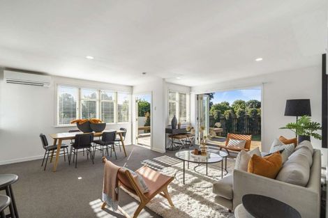 Photo of property in 25 Holland Avenue, Point England, Auckland, 1072