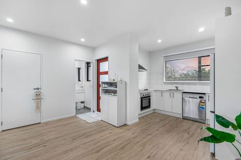 Photo of property in 37 Eileen Newey Place, Henderson, Auckland, 0612