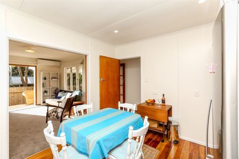 Photo of property in 33 Omata Road, Marfell, New Plymouth, 4310