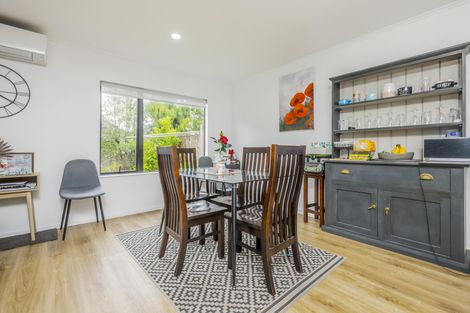 Photo of property in 3/2 Sunnydale Place, Oteha, Auckland, 0632
