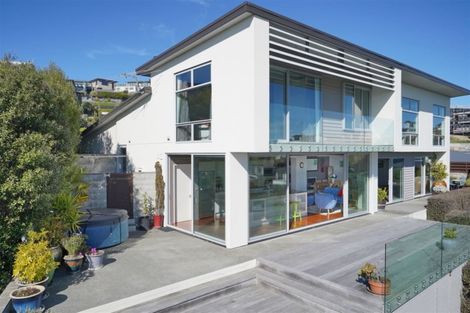 Photo of property in 5 Peregrine Close, Mount Pleasant, Christchurch, 8081