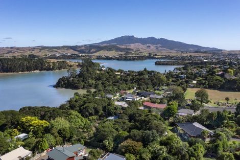 Photo of property in 20 East Street, Raglan, 3225