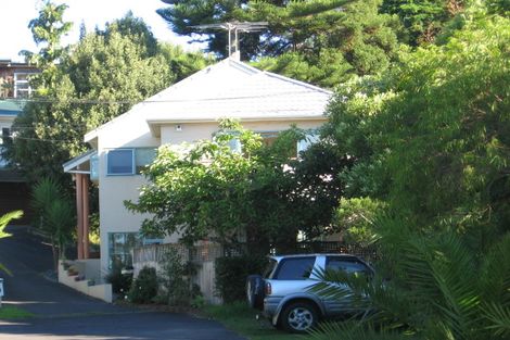 Photo of property in 2/602 Beach Road, Rothesay Bay, Auckland, 0630