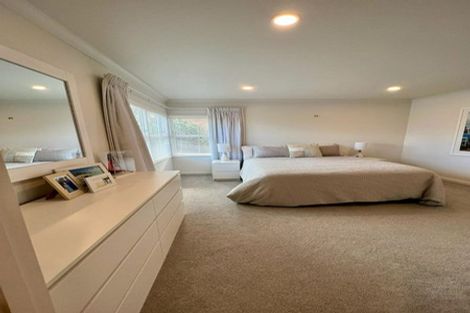 Photo of property in 2/32a Howard Road, Northcote, Auckland, 0627