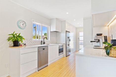 Photo of property in 7 Kervil Avenue, Te Atatu Peninsula, Auckland, 0610