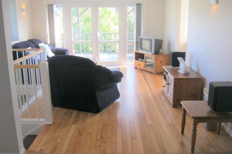 Photo of property in 18 Weatherly Road, Torbay, Auckland, 0630