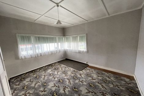 Photo of property in 96 Beach Haven Road, Beach Haven, Auckland, 0626
