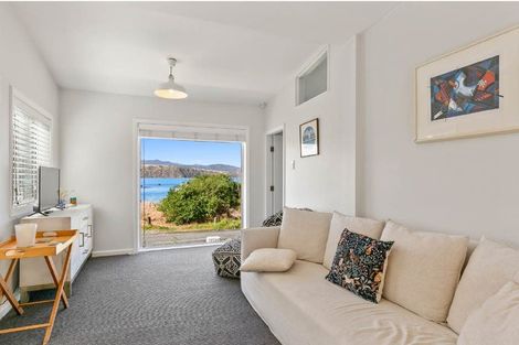 Photo of property in 106 Breaker Bay Road, Breaker Bay, Wellington, 6022