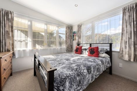 Photo of property in 52 Raukawa Street, Stokes Valley, Lower Hutt, 5019