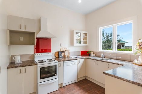 Photo of property in 435 Tararua Road, Levin, 5571