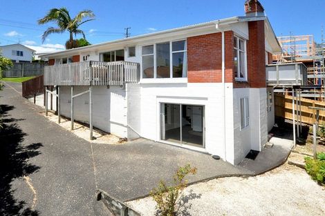 Photo of property in 2/390 Glenfield Road, Glenfield, Auckland, 0629