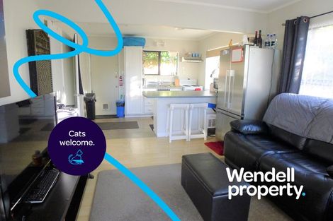 Photo of property in 2/23 Flaunty Place, West Harbour, Auckland, 0618