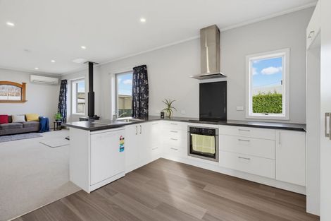 Photo of property in 30 Mccaughan Street, Browns, Winton, 9781