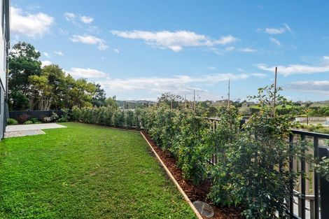 Photo of property in 3/7 Parapara Place, Albany, Auckland, 0632