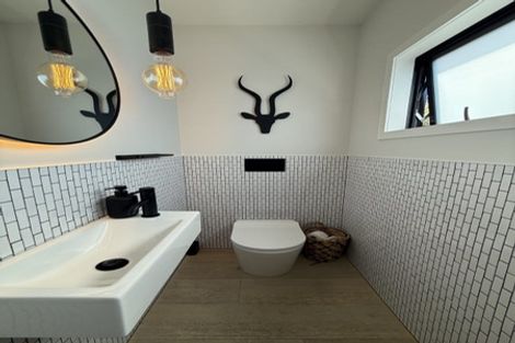 Photo of property in 31 Oakpark Place, West Harbour, Auckland, 0618