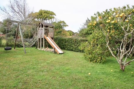 Photo of property in 58 Taipari Road, Te Atatu Peninsula, Auckland, 0610