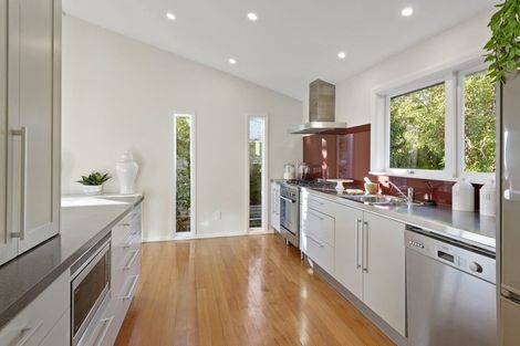 Photo of property in 21 Cannon Hill Crescent, Mount Pleasant, Christchurch, 8081