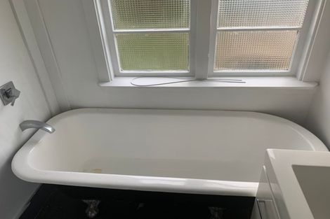 Photo of property in 2/36 Masterton Road, Rothesay Bay, Auckland, 0630