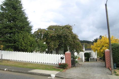 Photo of property in 10 Harewood Grove, Pinehaven, Upper Hutt, 5019