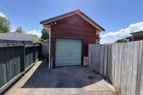 Photo of property in 62 Divich Avenue, Te Atatu South, Auckland, 0610