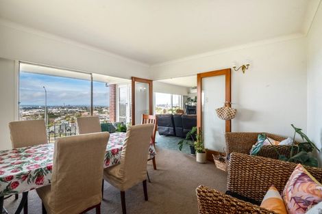 Photo of property in 520 Glenfield Road, Glenfield, Auckland, 0629