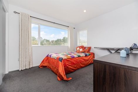 Photo of property in 92 Lake Panorama Drive, Henderson Valley, Auckland, 0612
