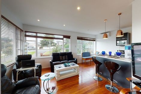 Photo of property in 1/818 East Coast Road, Oteha, Auckland, 0630