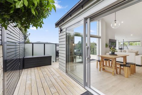 Photo of property in 111a Breaker Bay Road, Breaker Bay, Wellington, 6022