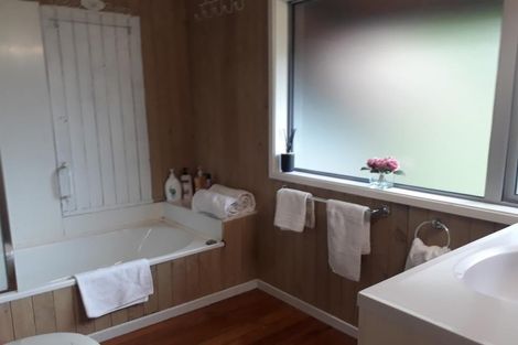 Photo of property in 16 Mckerrow Place, Sunshine Bay, Queenstown, 9300