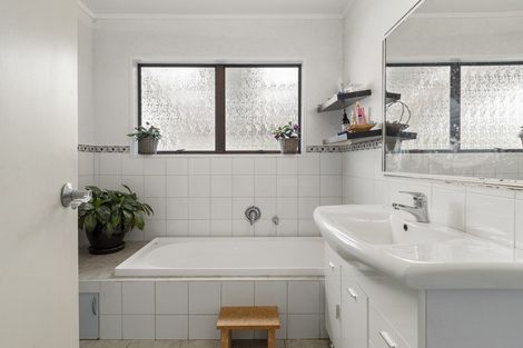 Photo of property in 42 Endeavour Avenue, Welcome Bay, Tauranga, 3112