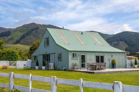 Photo of property in 52 Cross Creek Road, Western Lake, Featherston, 5773