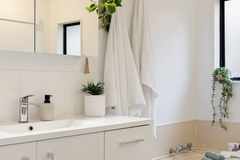 Photo of property in 19b Baverstock Road, Nawton, Hamilton, 3200