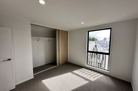 Photo of property in 19 Lyons Avenue, Murrays Bay, Auckland, 0630