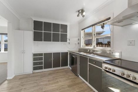 Photo of property in 55 Karaka Crescent, Levin, 5510