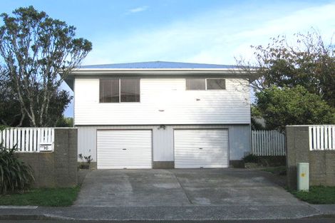 Photo of property in 16 Somes Crescent, Newlands, Wellington, 6037