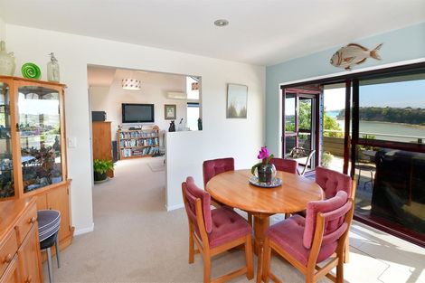 Photo of property in 71 Roberts Road, Matakatia, Whangaparaoa, 0930