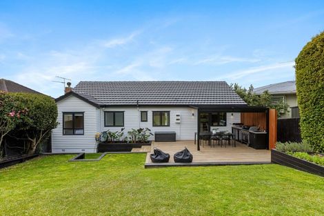 Photo of property in 23 Braemar Road, Rothesay Bay, Auckland, 0630