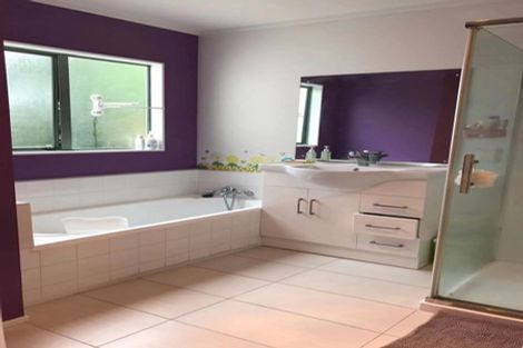 Photo of property in 1/4 Mossop Rise, Glenfield, Auckland, 0629